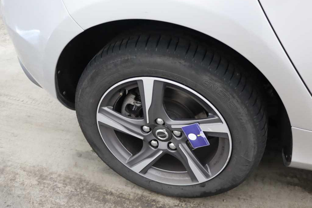 Volvo V40 2016 фото 8