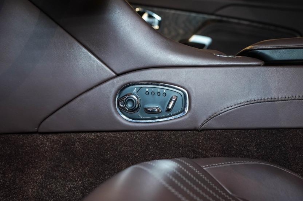 Aston Martin DB11 2018 photo 8