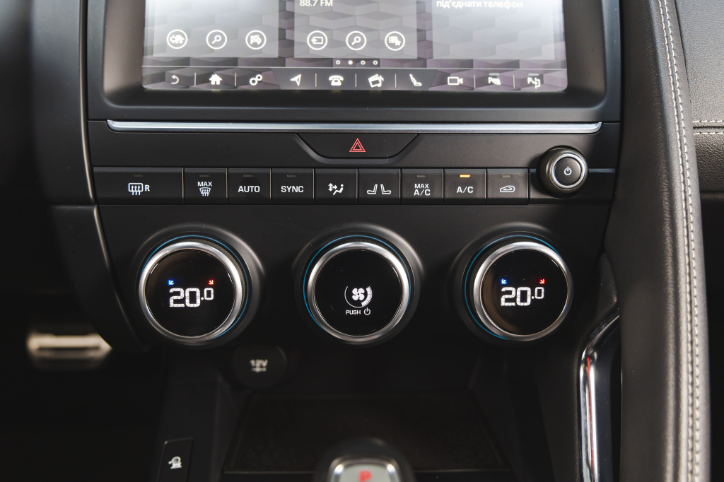 Jaguar E-Pace 2018 фото Jaguar E-Pace 2018 фото 32