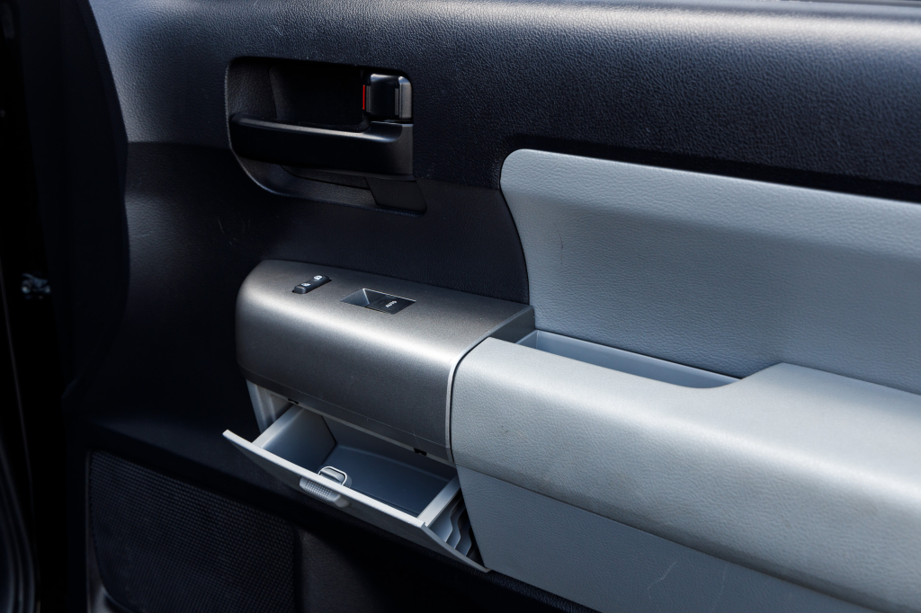 Toyota Sequoia 5.7 Dual VVT 2016 photo 26