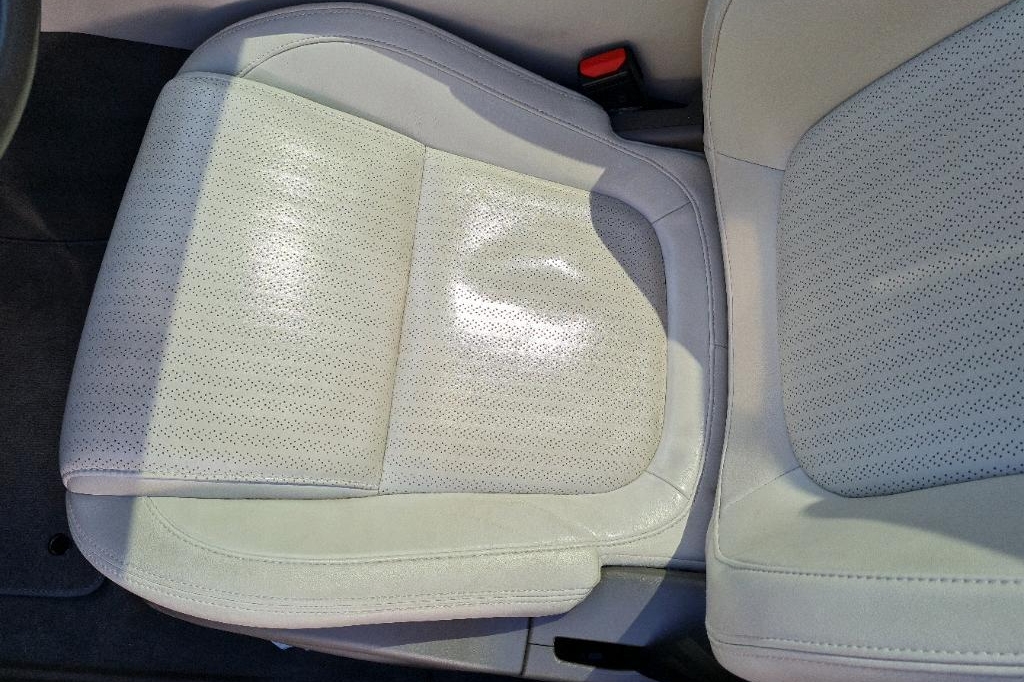 Jaguar XE 2017 фото 9