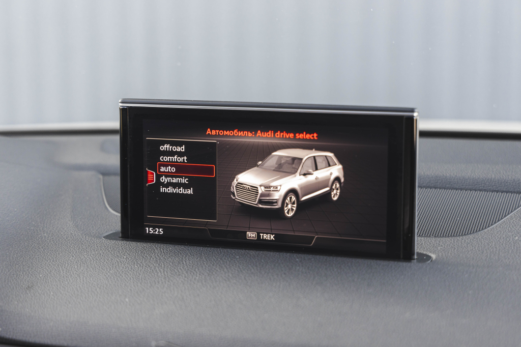 Audi Q7 2016 photo 28