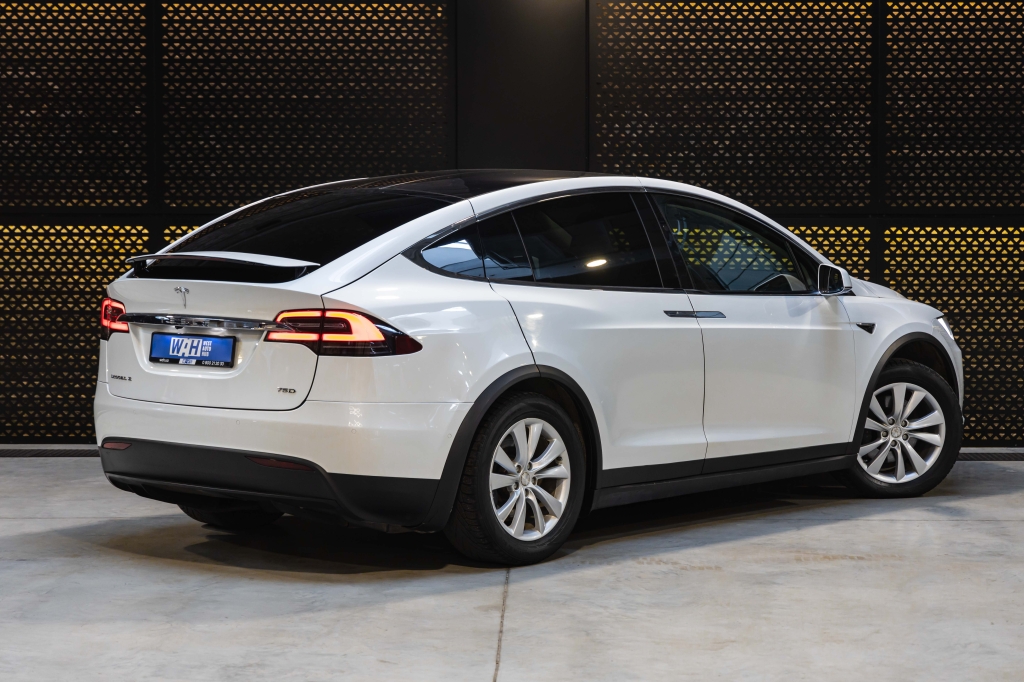 Tesla Model X 75D 2017 фото Tesla Model X 75D 2017 фото 8
