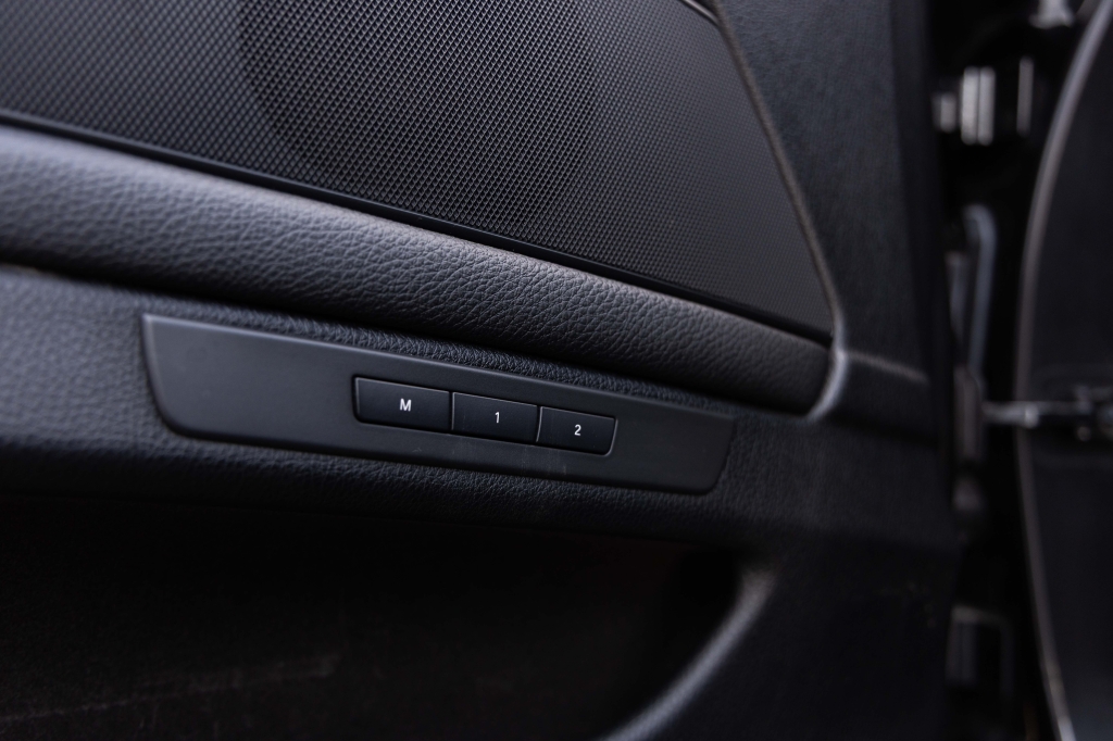 BMW 5 Series 2011 фото BMW 5 Series 2011 фото 13