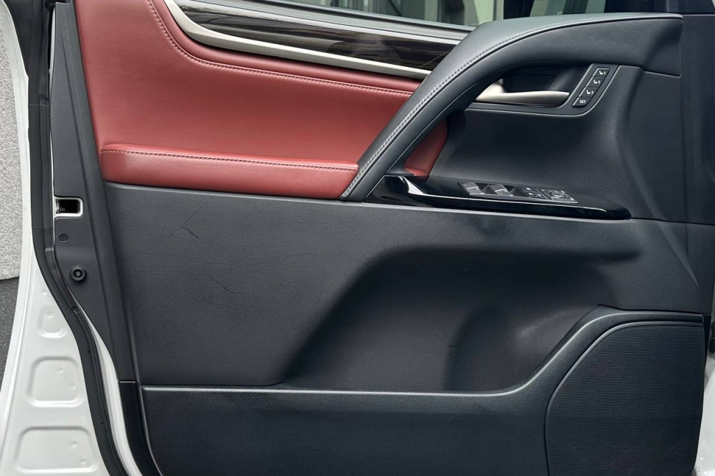 Lexus LX 450 2019 фото Lexus LX 450 2019 фото 10