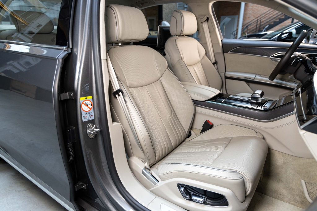 Audi A8 L 2018 фото Audi A8 L 2018 фото 33