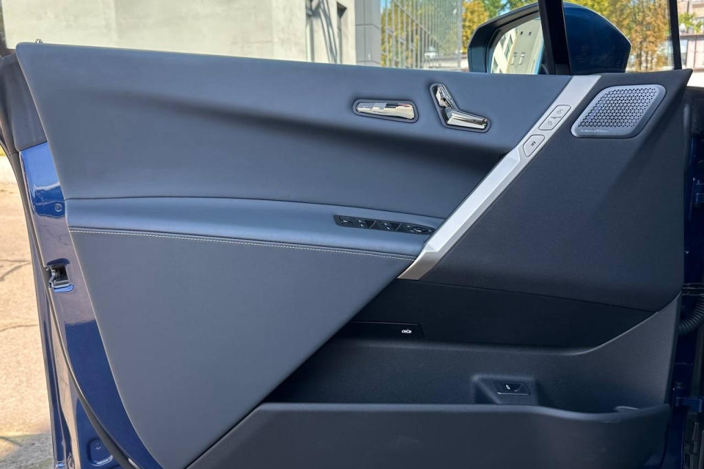BMW iX M60 2022 фото 10