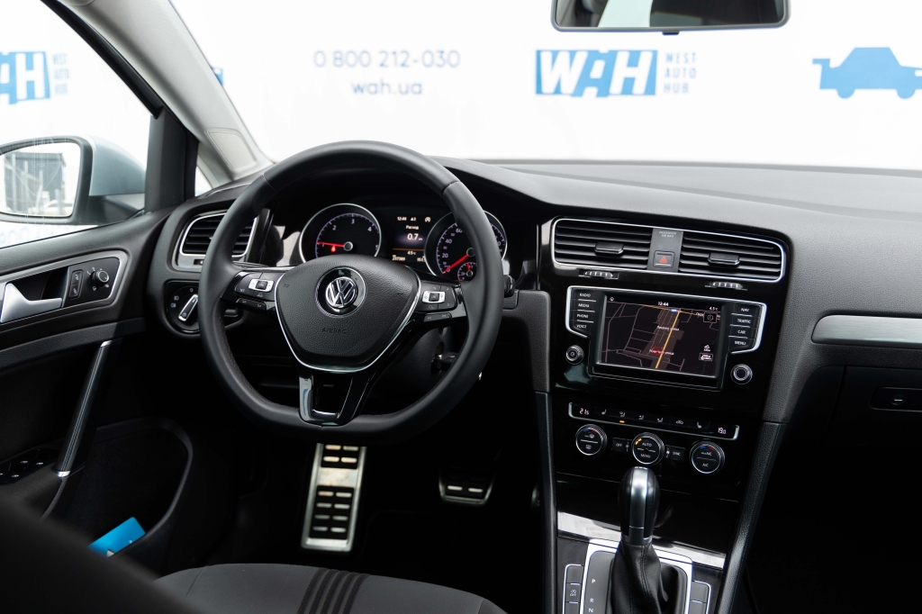 Volkswagen Golf Allstar 2016 фото Volkswagen Golf Allstar 2016 фото 27