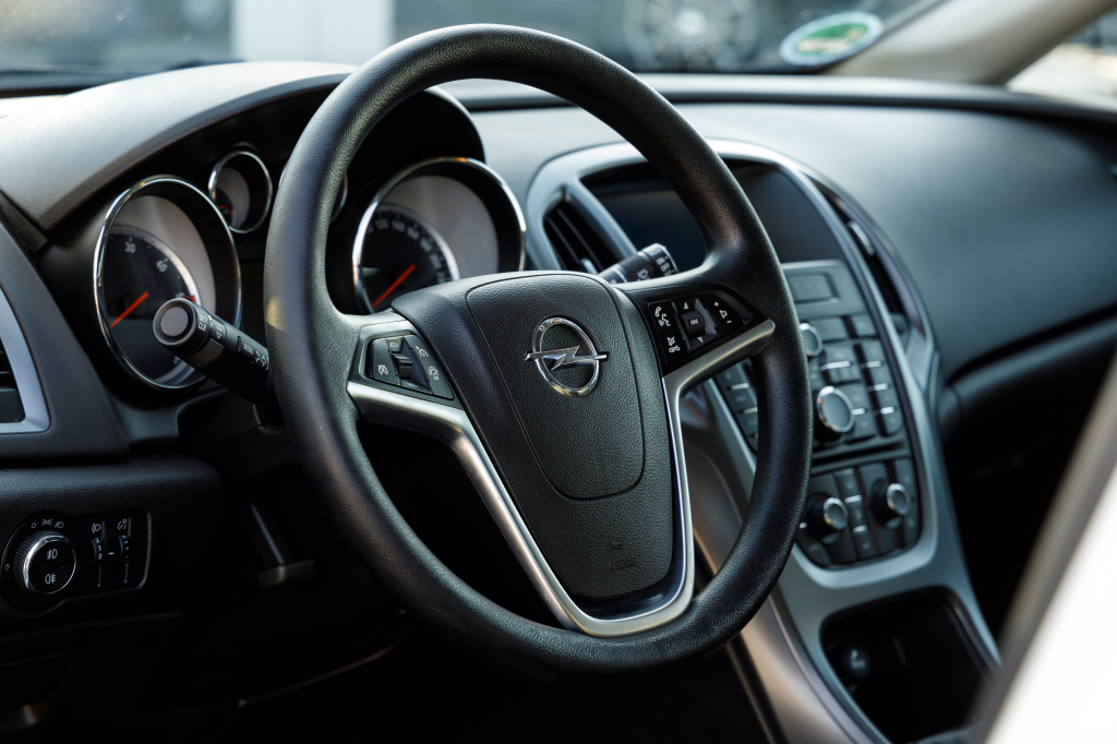Opel Astra J 2014 фото 18