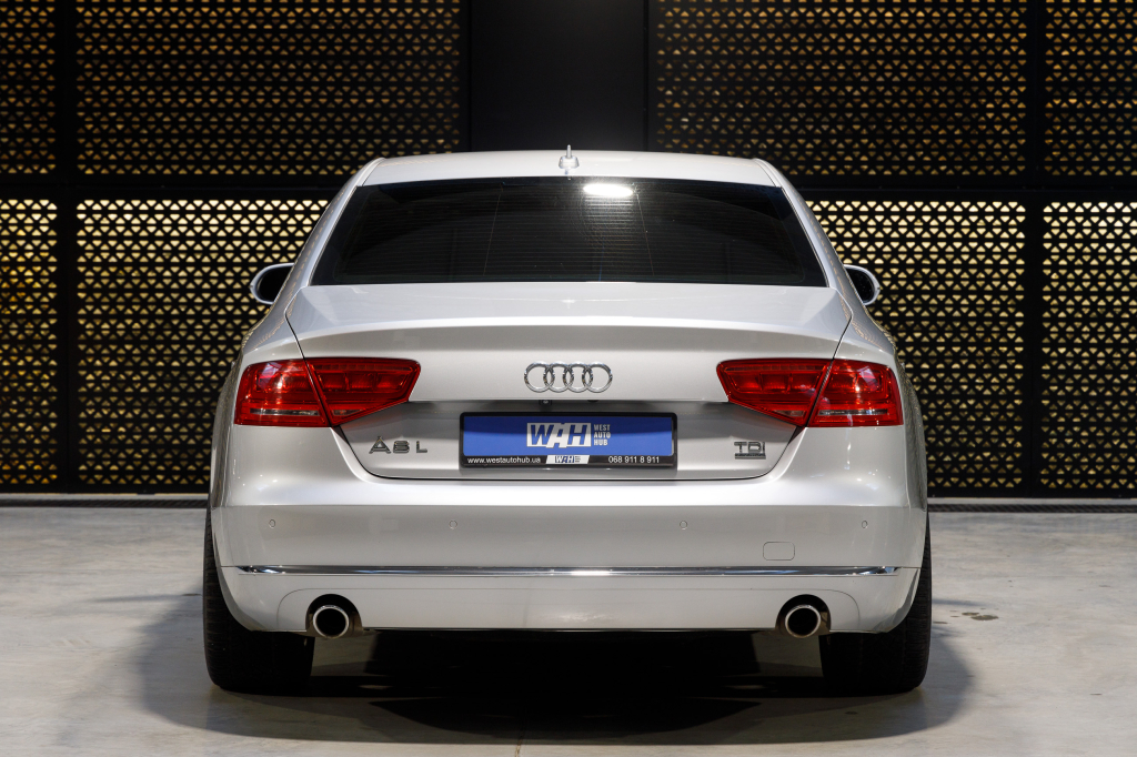 Audi A8 2014 photo 19