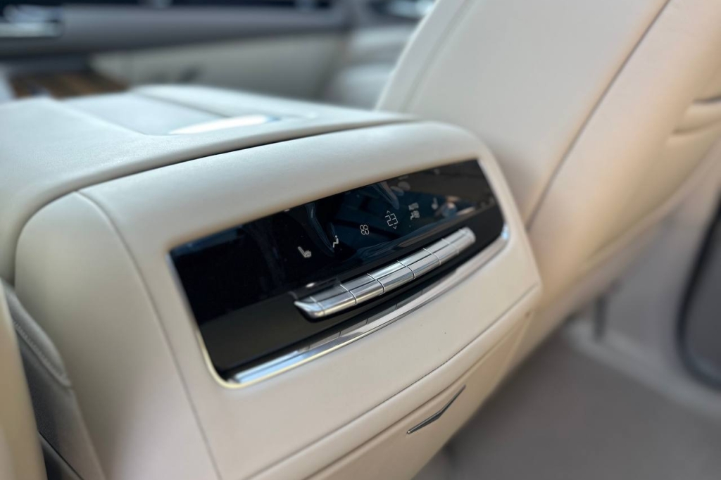 Cadillac Escalade PLATINUM 4WD 2022 фото Cadillac Escalade PLATINUM 4WD 2022 фото 28