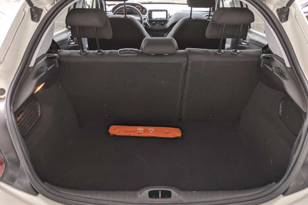 Peugeot 208 2019 фото 4