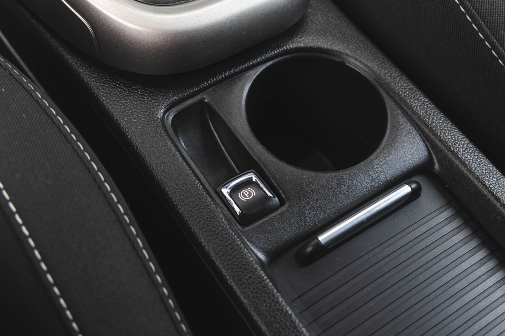 Opel Astra J 2011 фото 22