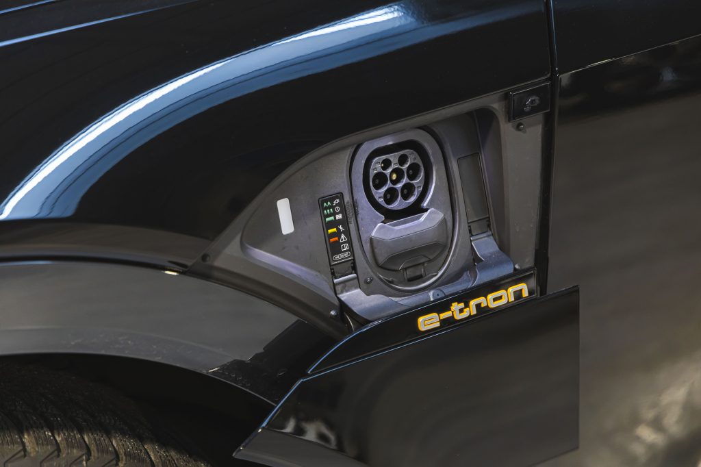 Audi e-tron 2020 photo 14