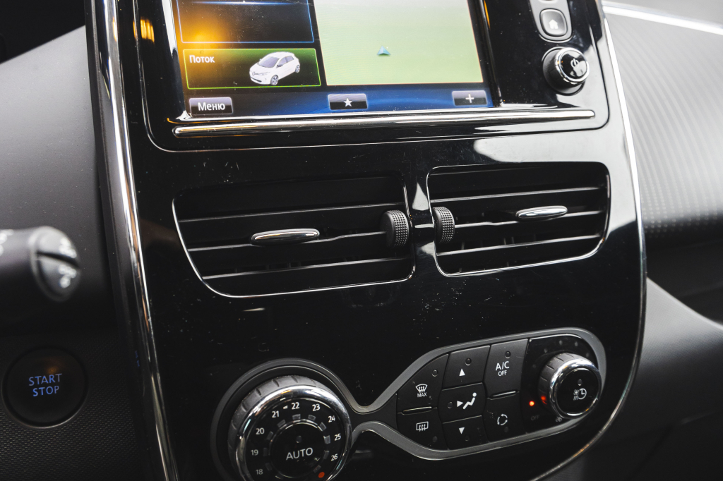 Renault Zoe 2016 фото 22