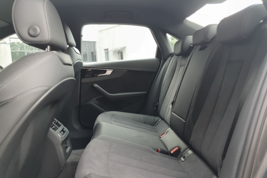 Audi A4 40 TFSI S-tronic 2023 photo 14