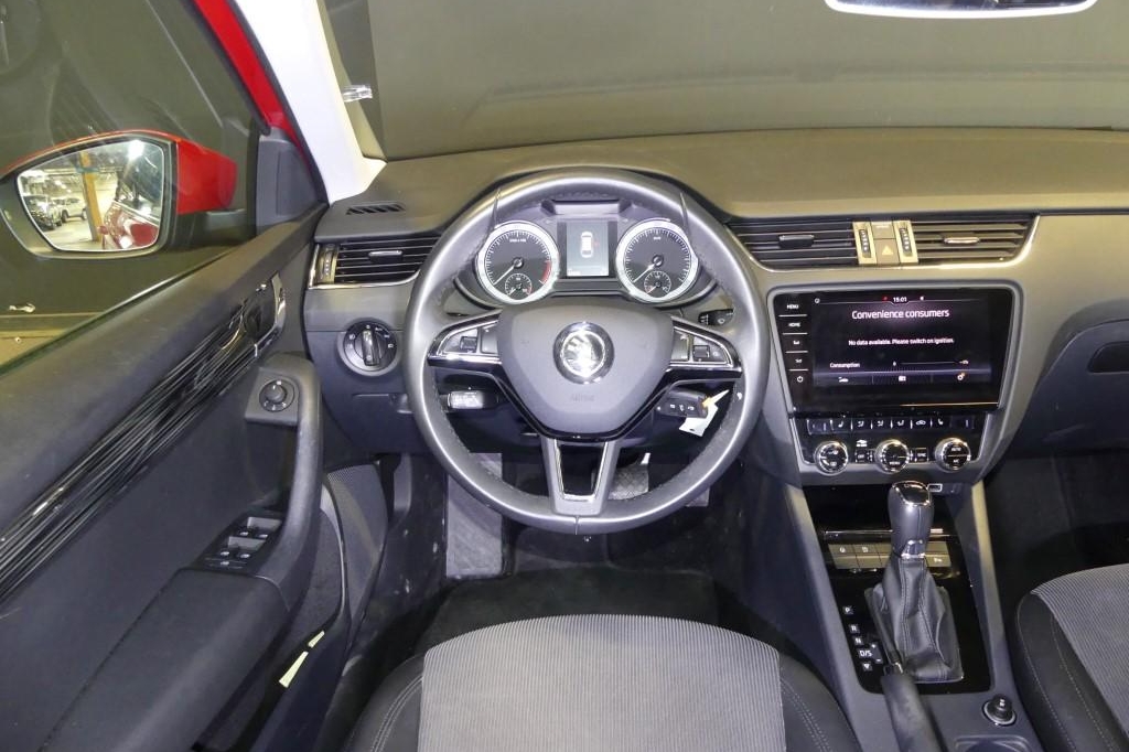 Skoda Octavia Combi 2019 фото 5