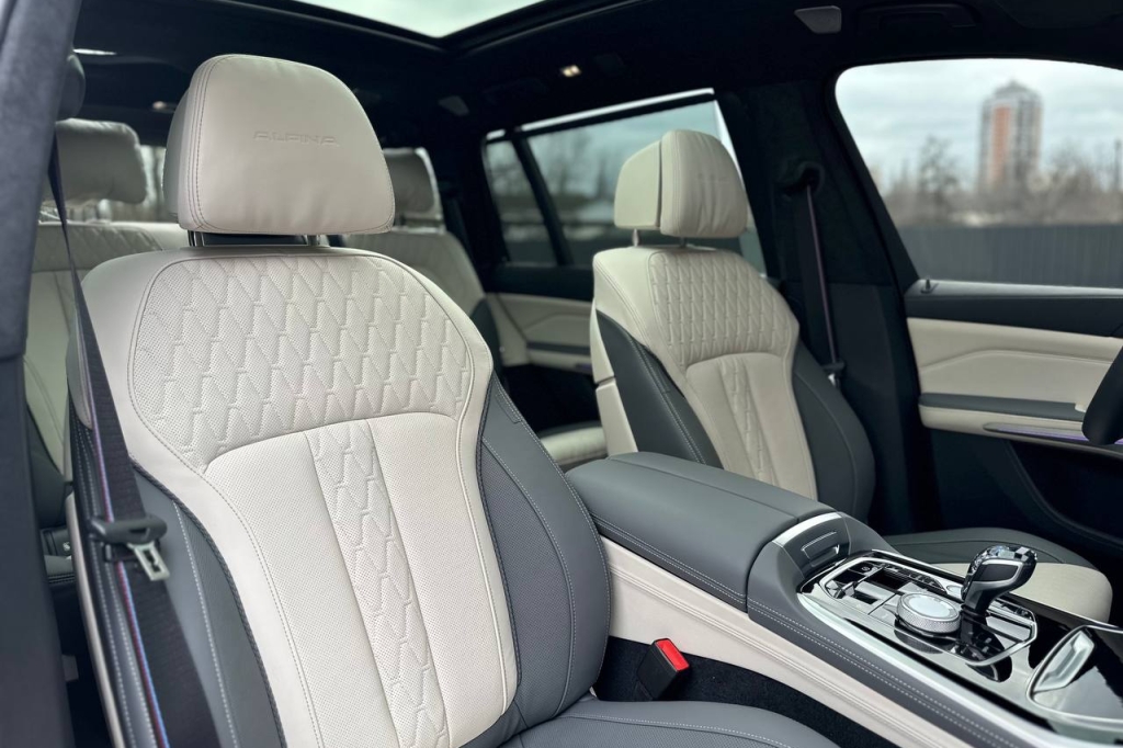 BMW-Alpina XB7 2022 фото 18