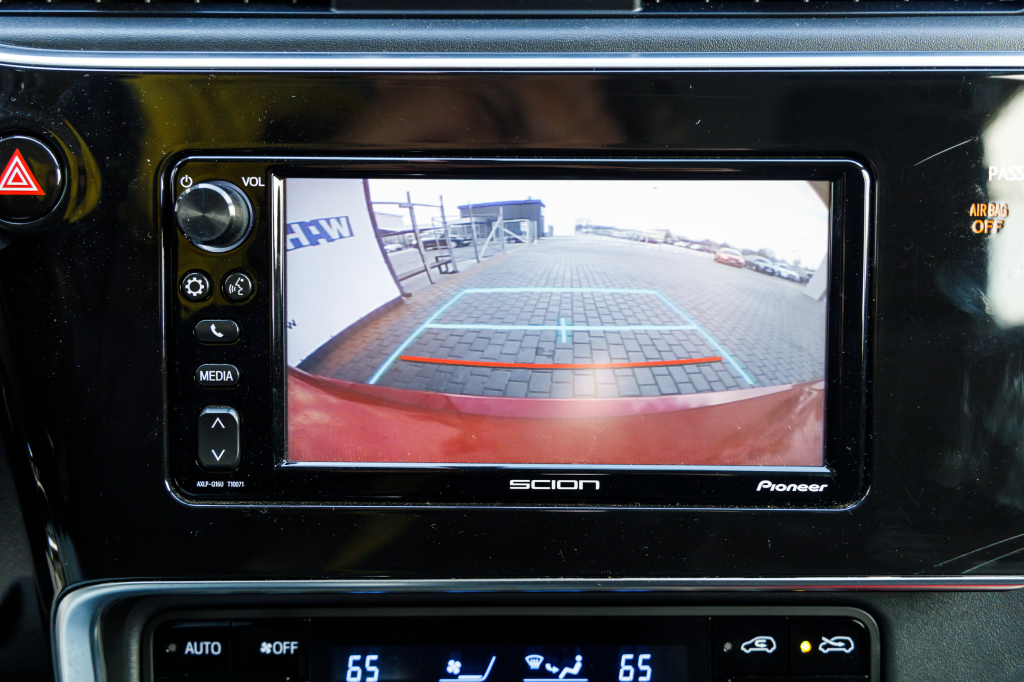 Scion іМ 2015 photo 2