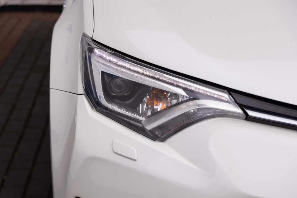 Toyota RAV4 Hybrid 2017 фото Toyota RAV4 Hybrid 2017 фото 5