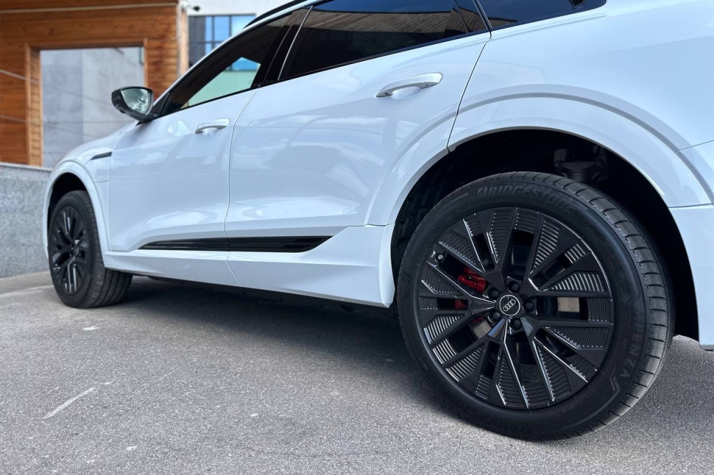 Audi Q8 e-tron 55 114 kWh Quattro S-line 2023 photo 7