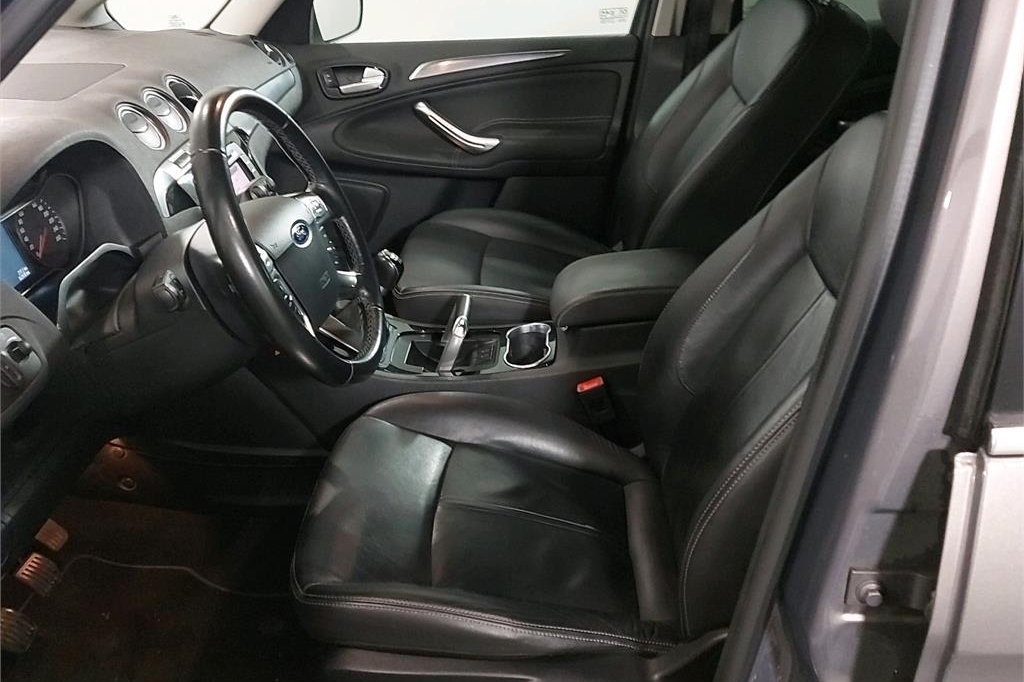 Ford Galaxy 2015 photo 4