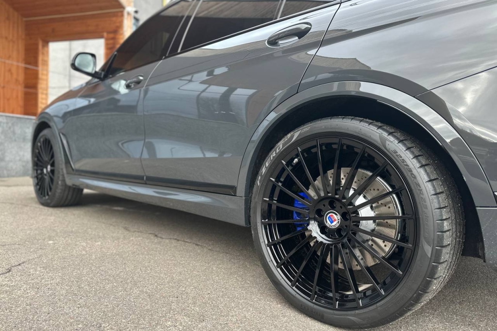 BMW-Alpina XB7 2022 фото 8