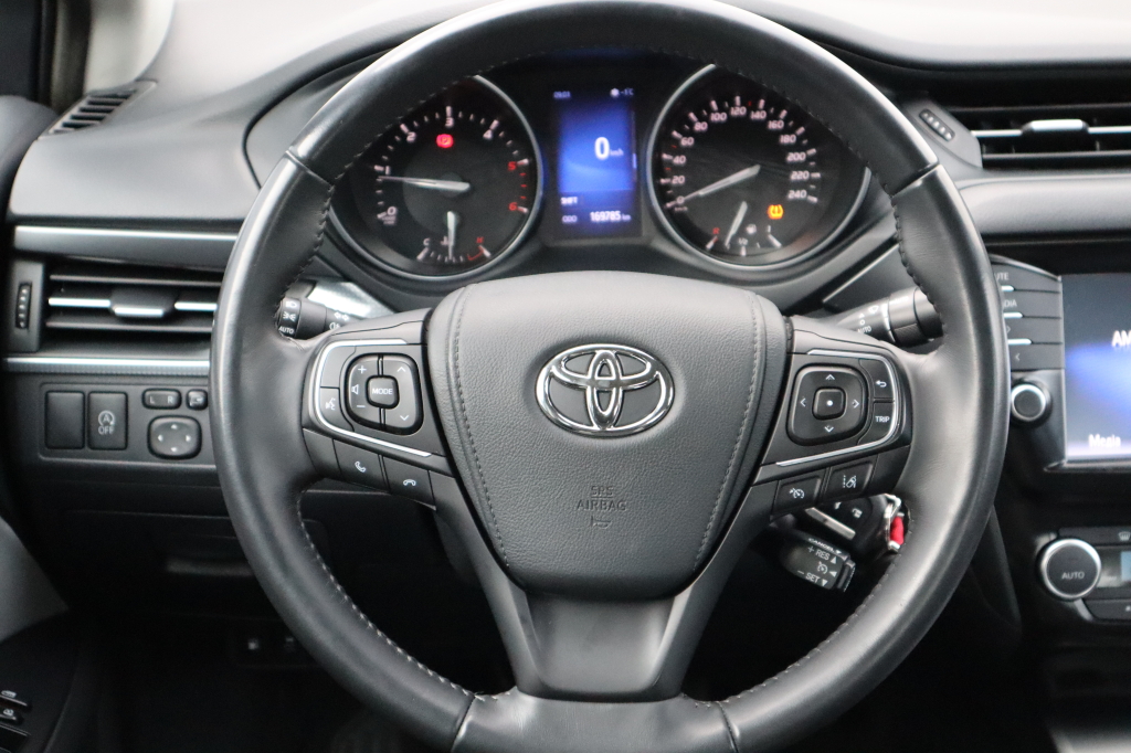 Toyota Avensis фото 8