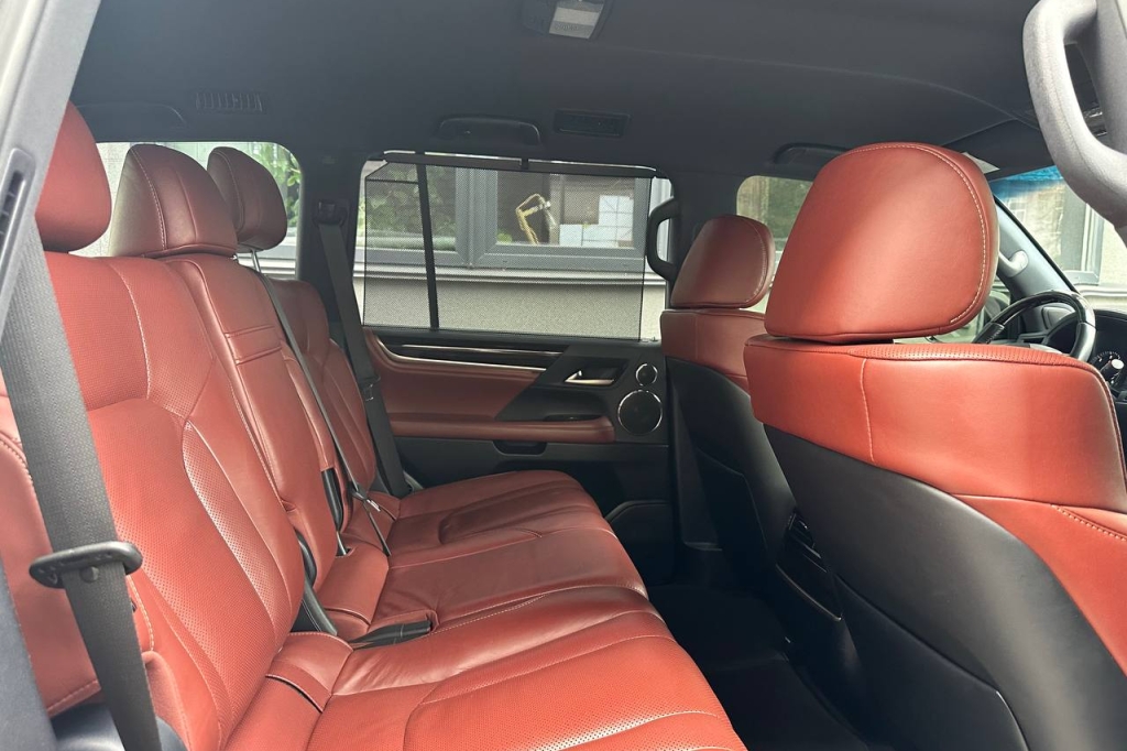 Lexus LX 450 2019 фото Lexus LX 450 2019 фото 18