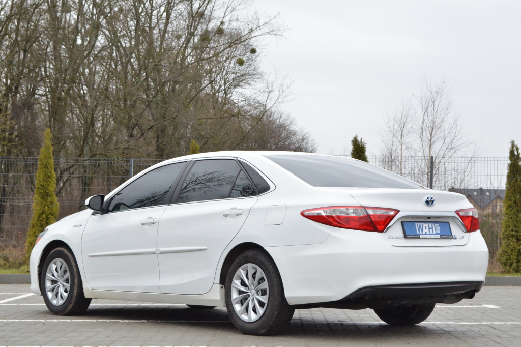 Toyota Camry HYBRID photo 3