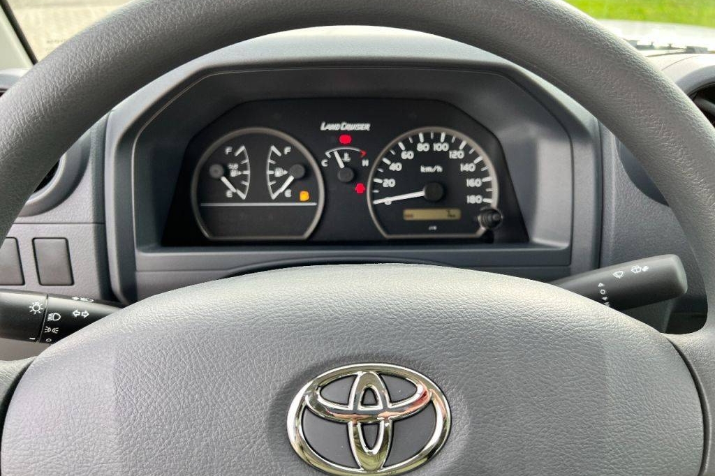 Toyota Land Cruiser 4x4 4.2D 2023 фото Toyota Land Cruiser 4x4 4.2D 2023 фото 10
