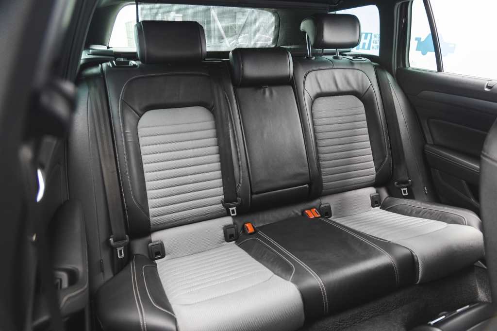 Volkswagen Passat BiTDi 4Motion 2016 фото 37