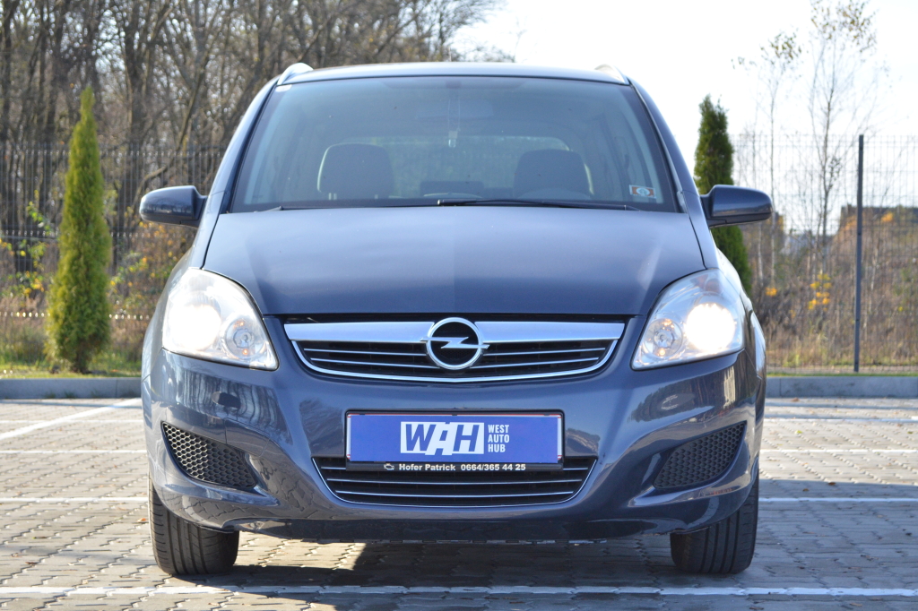 Opel Zafira фото 1