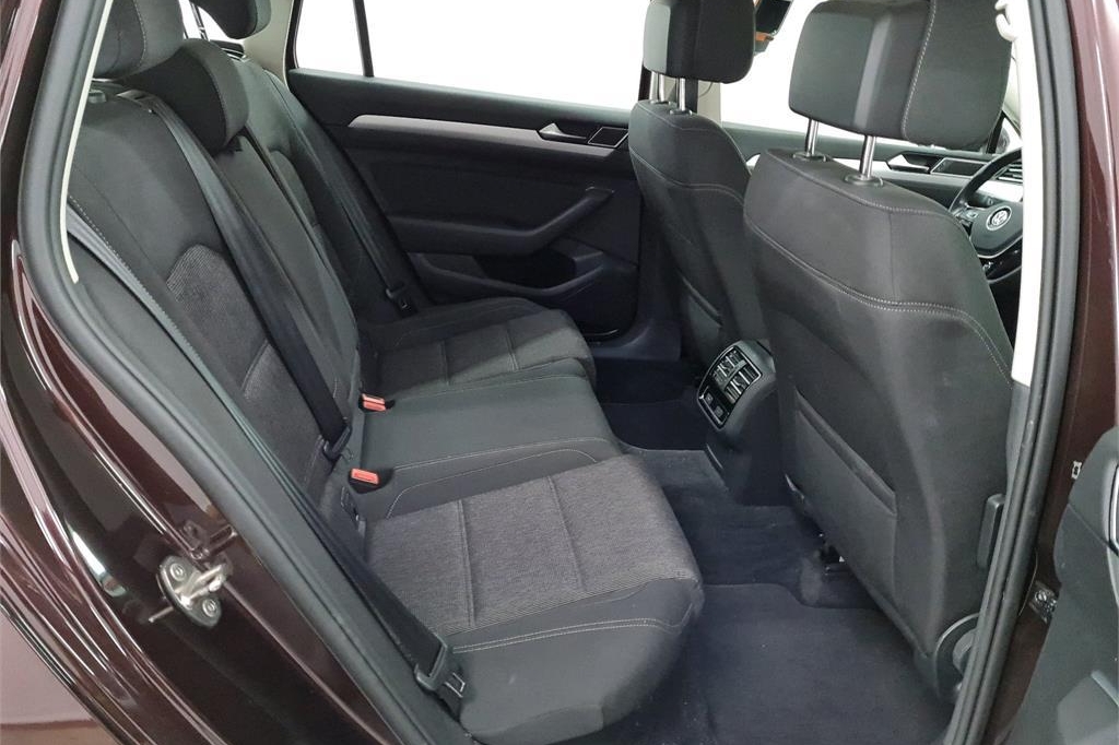 Volkswagen Passat Variant 2016 photo 1