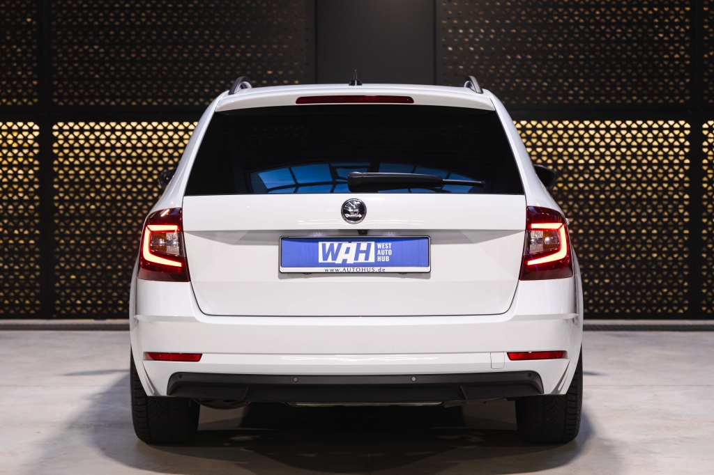 Skoda Octavia 2018 фото 11