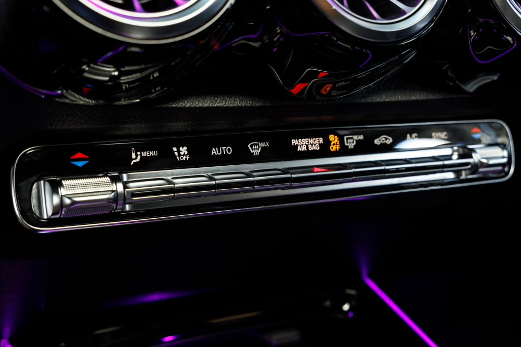 Mercedes-Benz GLB-Class 250 2020 photo 31