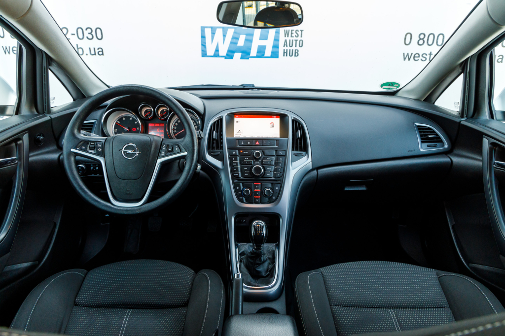 Opel Astra J 2014 фото 19