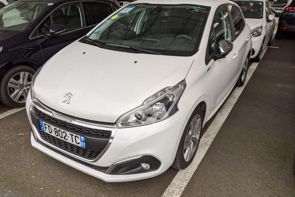 Peugeot 208 2019 фото 2