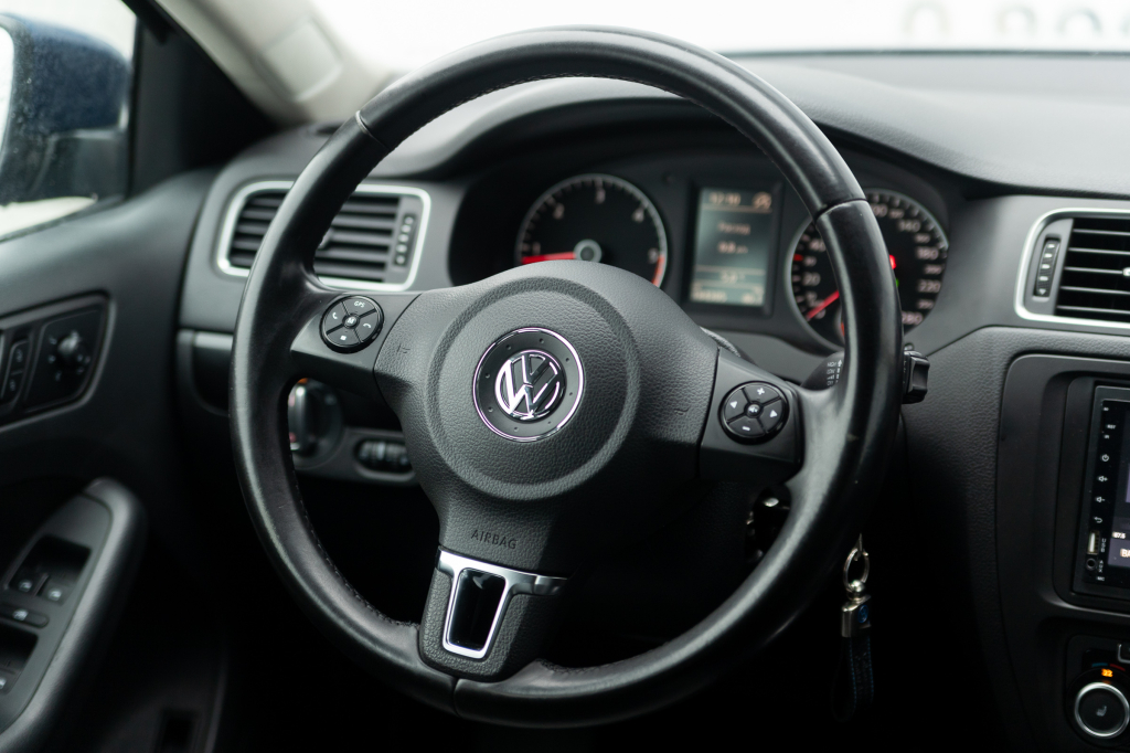 Volkswagen Jetta photo 12