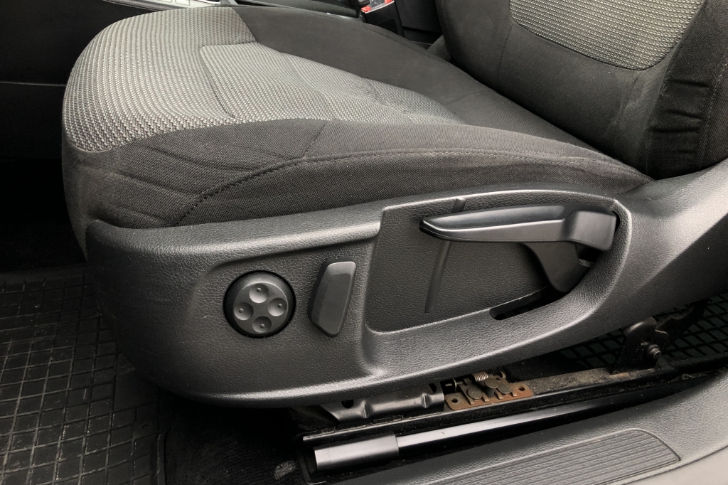 Volkswagen Passat B7 Panorama 2012 photo 26