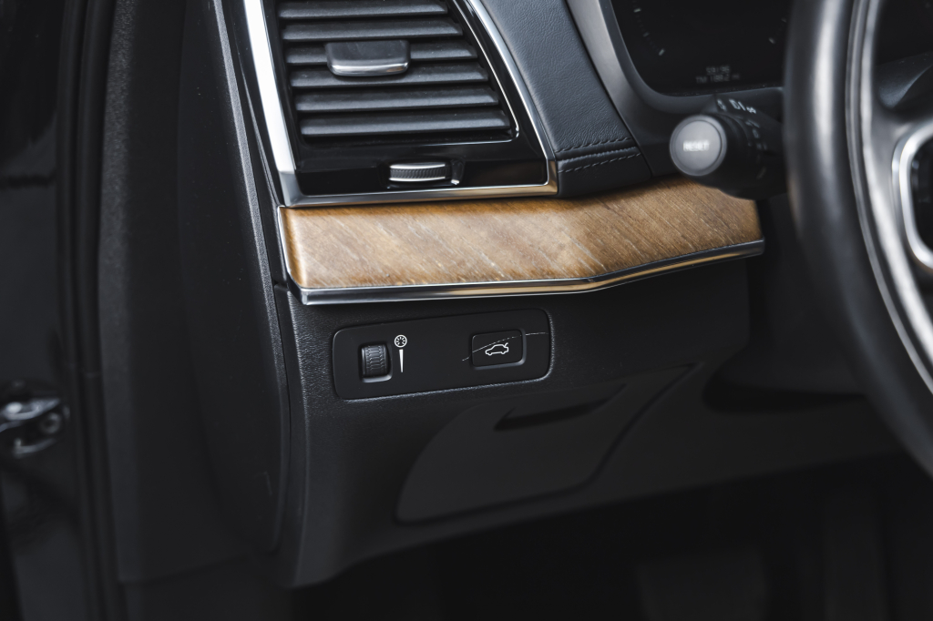 Volvo XC90 2015 фото 17