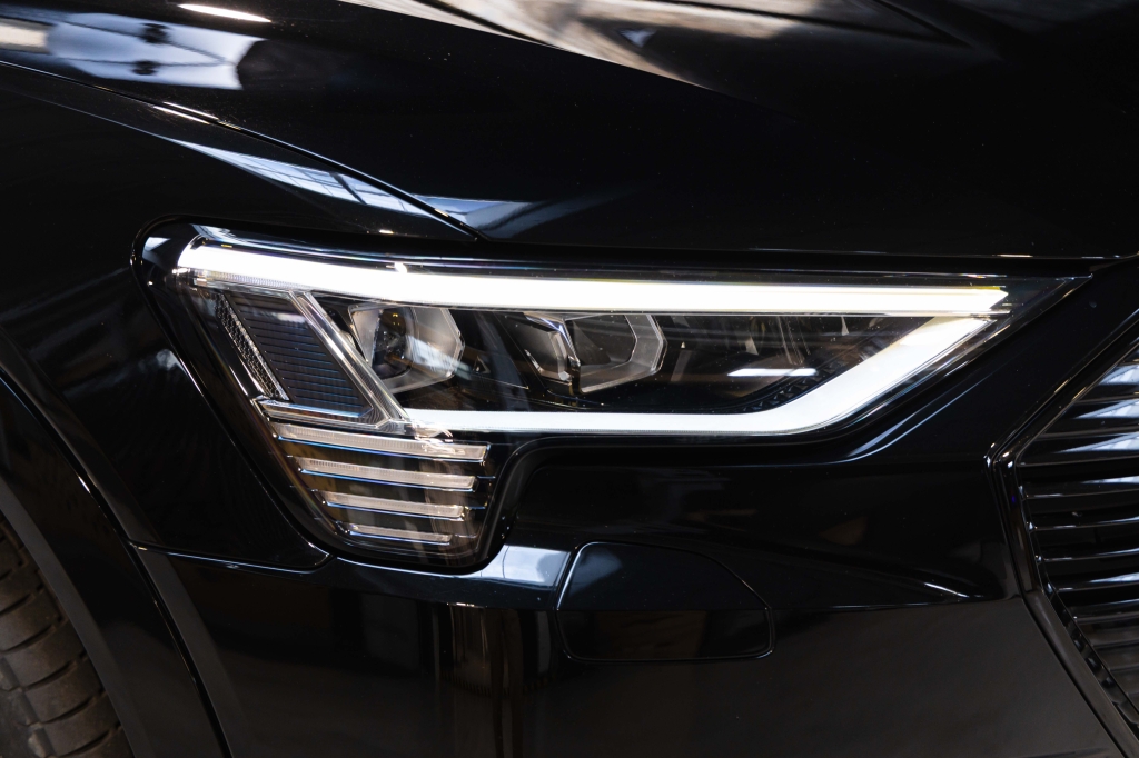 Audi e-tron 55 quattro 2019 фото Audi e-tron 55 quattro 2019 фото 6