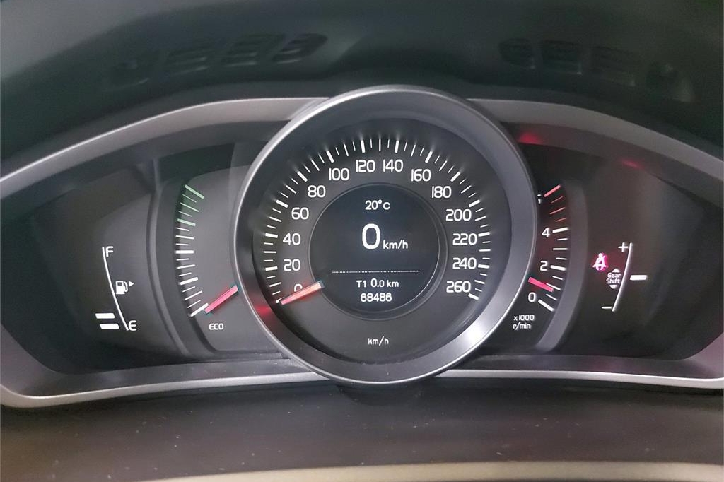 Volvo V40 2016 фото 7