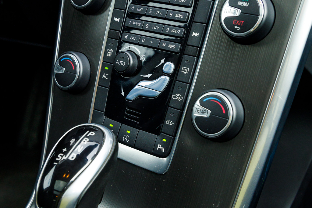 Volvo XC60 2015 фото 15