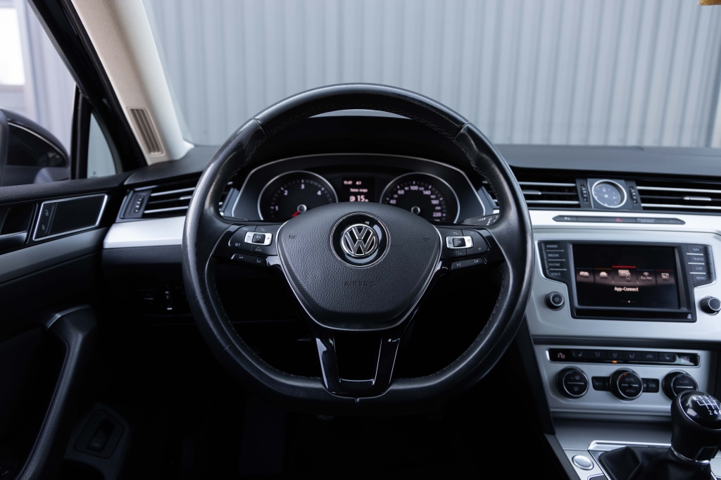 Volkswagen Passat B8 2015 фото Volkswagen Passat B8 2015 фото 21