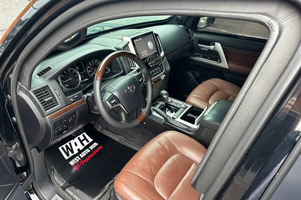 Toyota Land Cruiser 200 GUARD B6 2017 photo 11