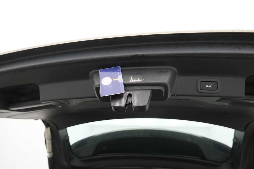 Jaguar F-Pace 2016 фото 10