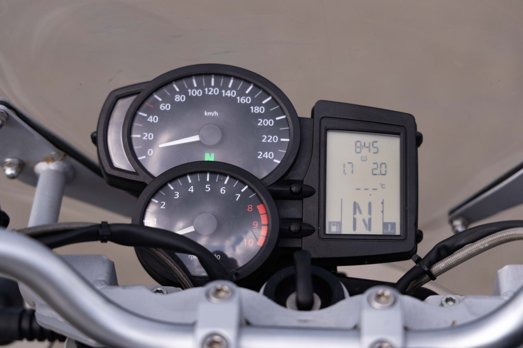 BMW R 1200R 2010 фото BMW R 1200R 2010 фото 10