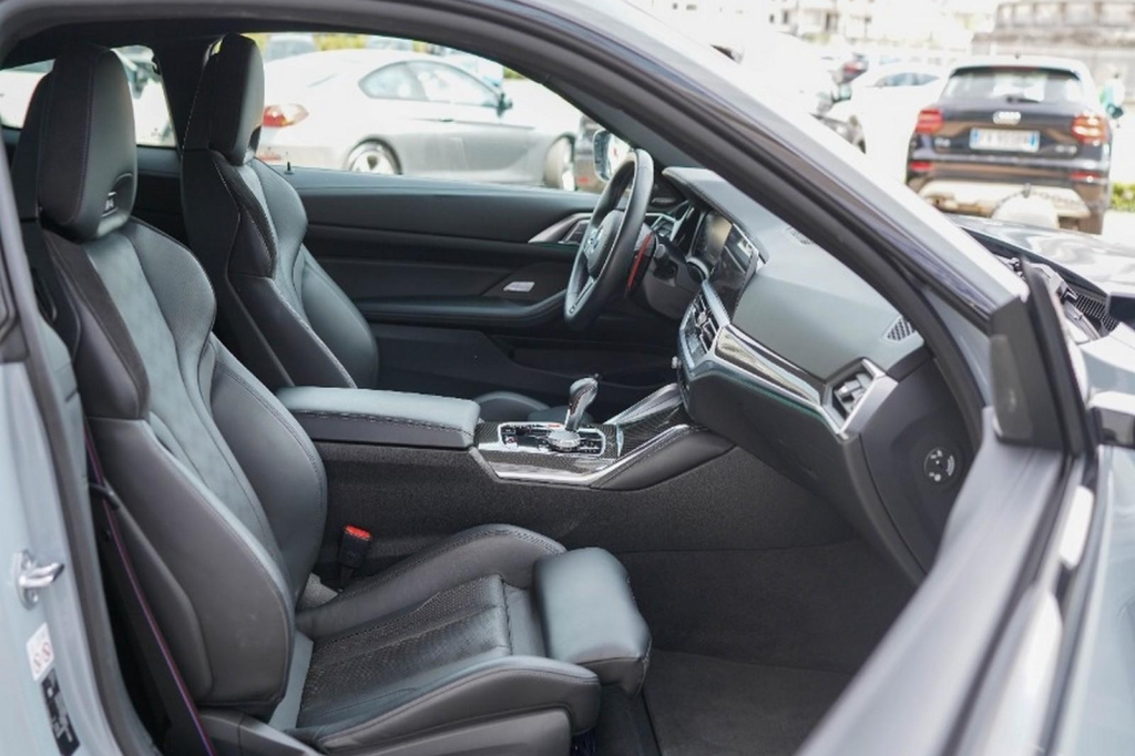 BMW M4 2021 фото 6