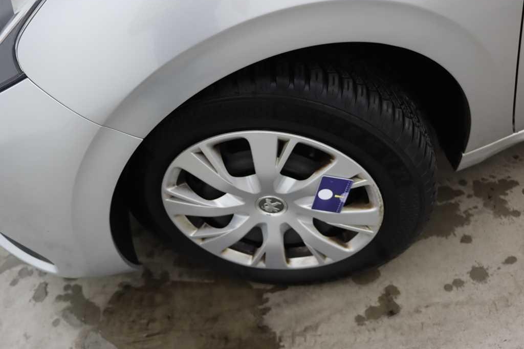 Peugeot 208 2017 photo 13